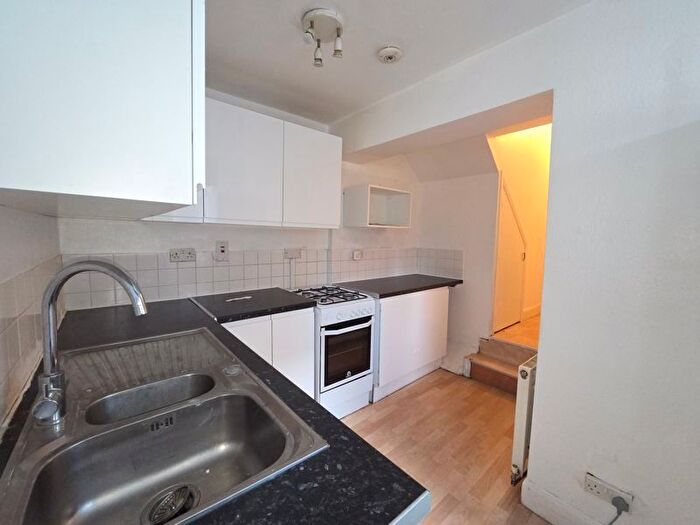 1 Bedroom Flat To Rent In Flaxman Road, London, SE5