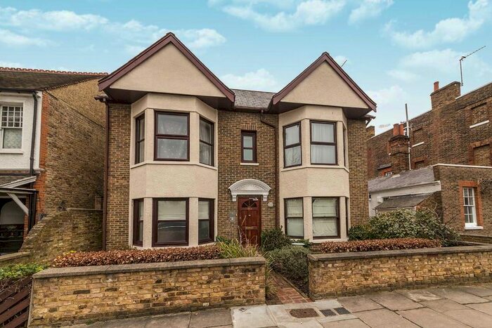 2 Bedroom Flat To Rent In London Road, Twickenham, TW1