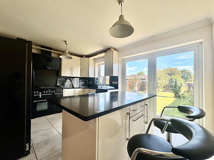 3 Bedroom Semi-detached House To Rent In Oxford Avenue, Hayes, UB3