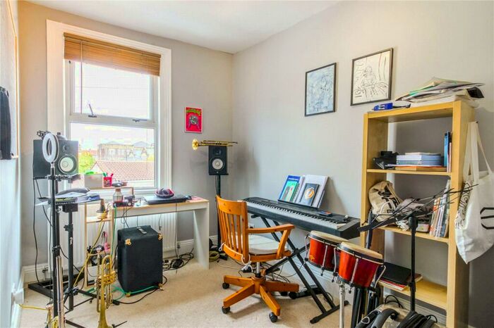 2 Bedroom Apartment For Sale In Winchester Road, Bristol, BS4