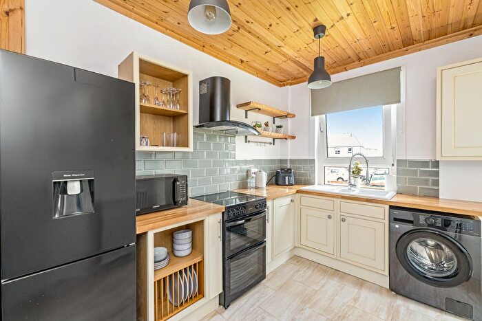2 Bedroom Flat For Sale In Union Street, Kelty, KY4