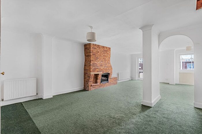 4 Bedroom Terraced House For Sale In Prescott Close, London, SW16