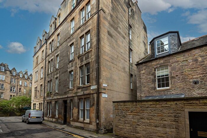 2 Bedroom Flat To Rent In Roseneath Terrace, Edinburgh, Midlothian, EH9