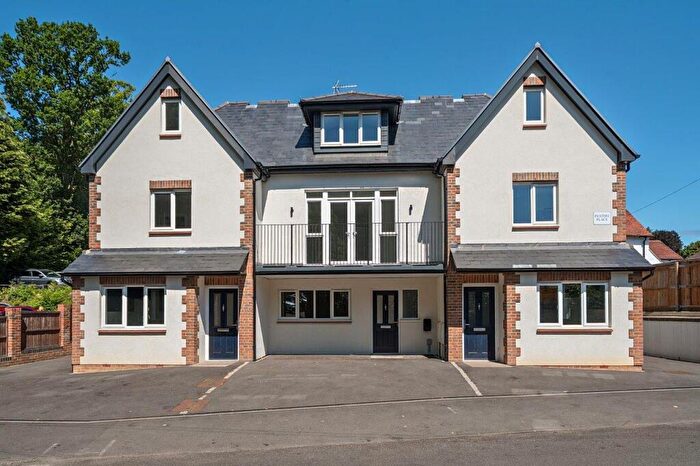 3 Bedroom Town House For Sale In Pentire Place, Farnham, GU10