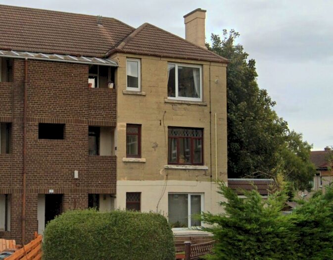 2 Bedroom Flat To Rent In Lochend Square, Edinburgh, EH7