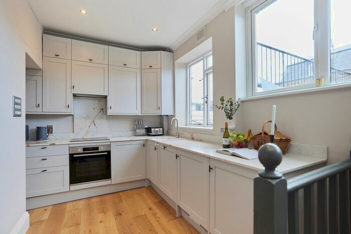 2 Bedroom Flat To Rent In Redcliffe Street, London, SW10