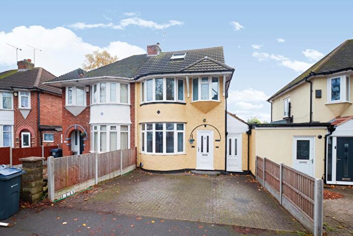 4 Bedroom Semi Detached House For Sale In Garretts Green Lane, Birmingham, B26
