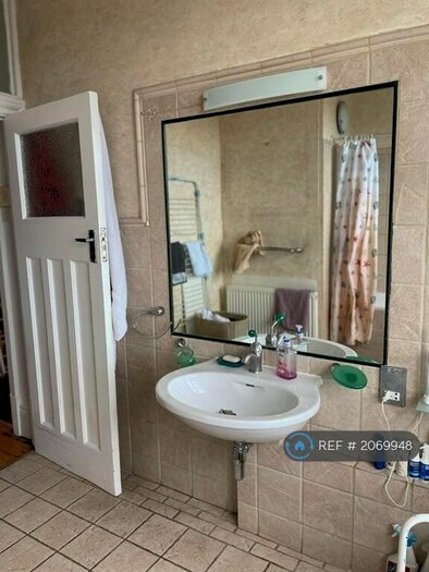 5 Bedroom Flat To Rent In Clarendon Court, London, NW2