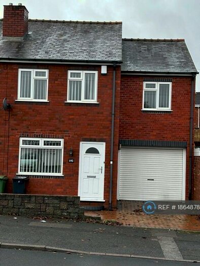 3 Bedroom Semi-Detached House To Rent In St Peter&#;S Road, Dudley, DY2
