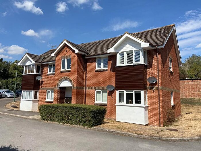 1 Bedroom Flat For Sale In Sycamore Close, Bourne End, SL8