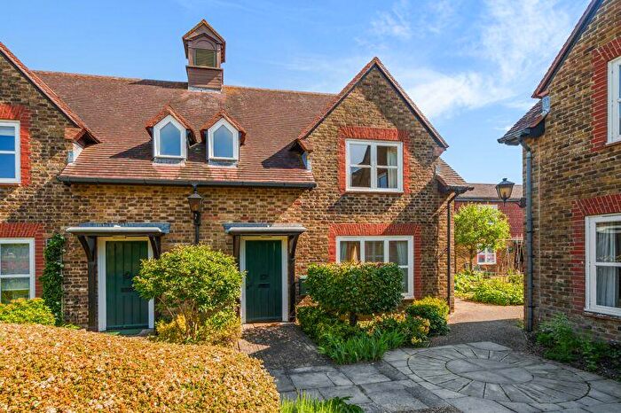 2 Bedroom Retirement Property For Sale In Bluecoat Pond, Horsham, RH13