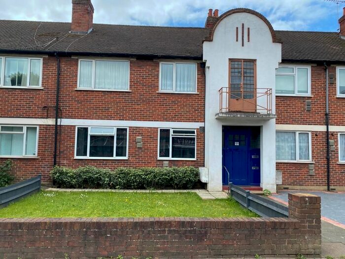 2 Bedroom Flat To Rent In Milburn House, West Barnes Lane, Raynes Park, SW20