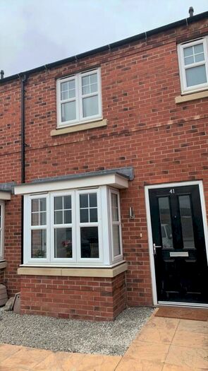 2 Bedroom Town House To Rent In Brinsley Way, Harworth, Doncaster, DN11