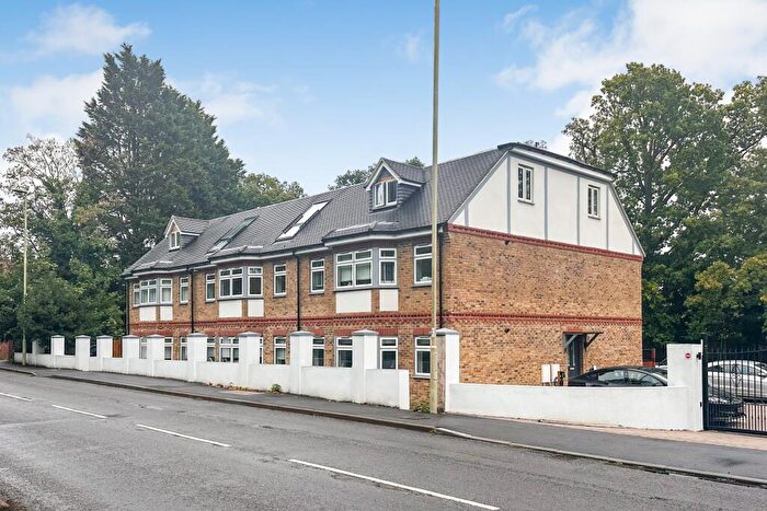 2 Bedroom Flat For Sale In Fairway Heights, Minley Road, Fleet, Hants, GU51