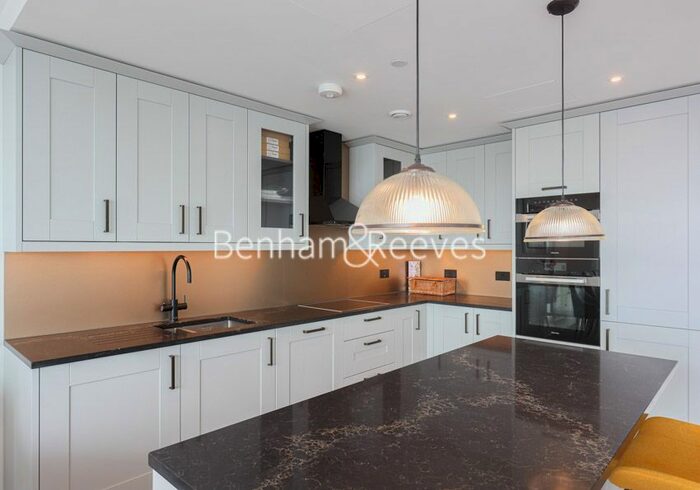 3 Bedroom Flat To Rent In Merino Gardens, London, E1W