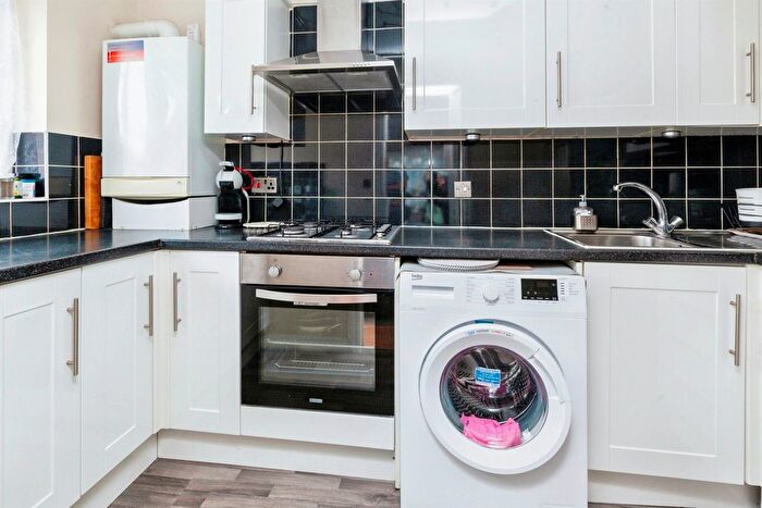 1 Bedroom Flat To Rent In Victoria Road, Slough, SL2