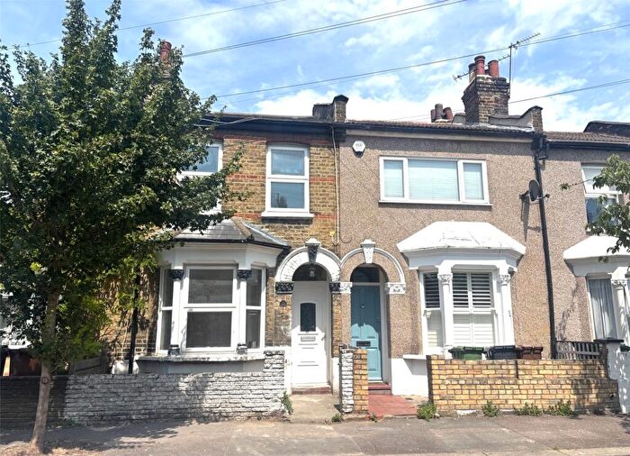 3 Bedroom House To Rent In Myrtle Road, Walthamstow, E17