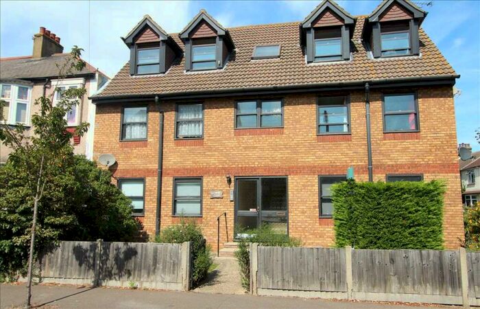 2 Bedroom Apartment To Rent In Leigh On Sea, SS9