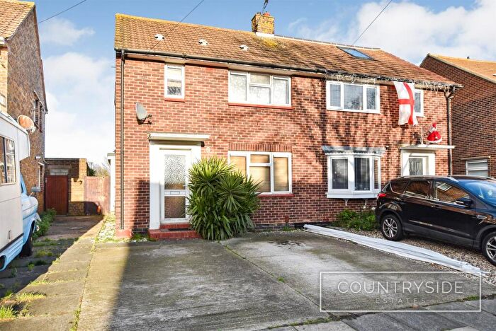 4 Bedroom Semi-Detached House For Sale In Newington Avenue, Southend-On-Sea, SS2