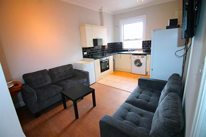 4 Bedroom House To Rent In Hyde Park Road, Hyde Park, Leeds, LS6