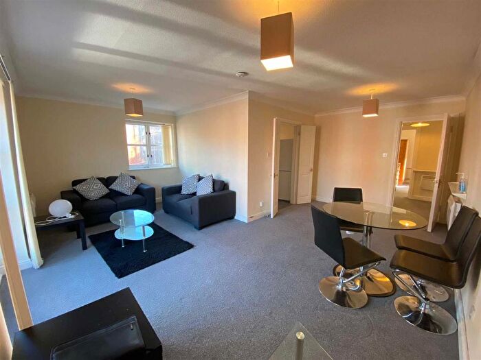 2 Bedroom Flat To Rent In Thomas Telford Basin, Piccadilly Basin, Manchester, M1