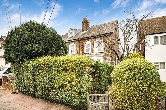 2 Bedroom Flat To Rent In Dagnall Park, London, SE25