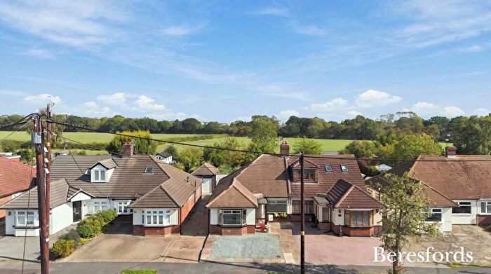 3 Bedroom Bungalow For Sale In Thorndon Avenue, West Horndon, CM13