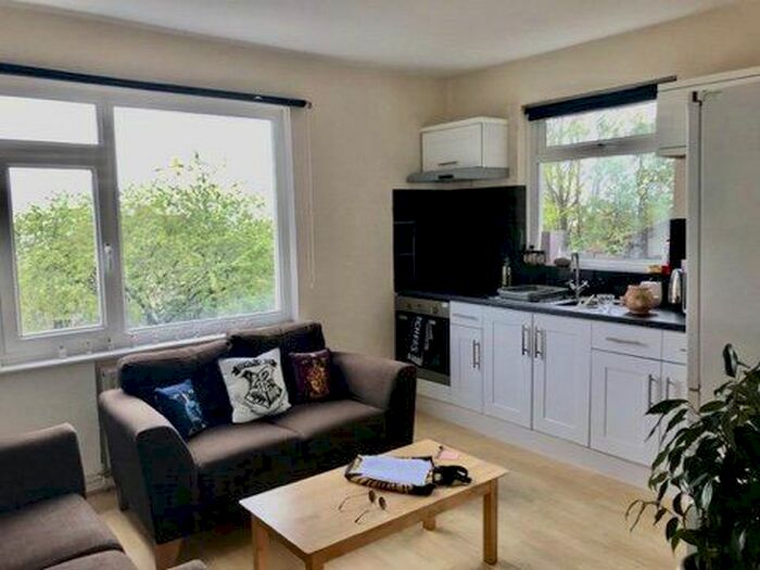 4 Bedroom Flat To Rent In Flat, St Albans Road, Swansea, SA2