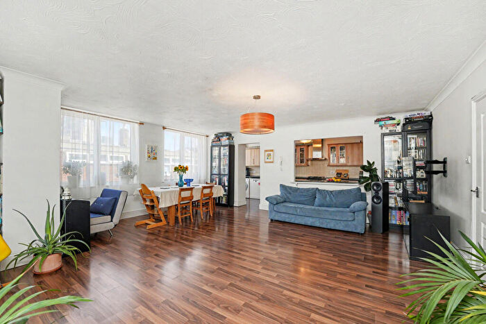 3 Bedroom Flat For Sale In Regents Canal House, Limehouse, London, E14