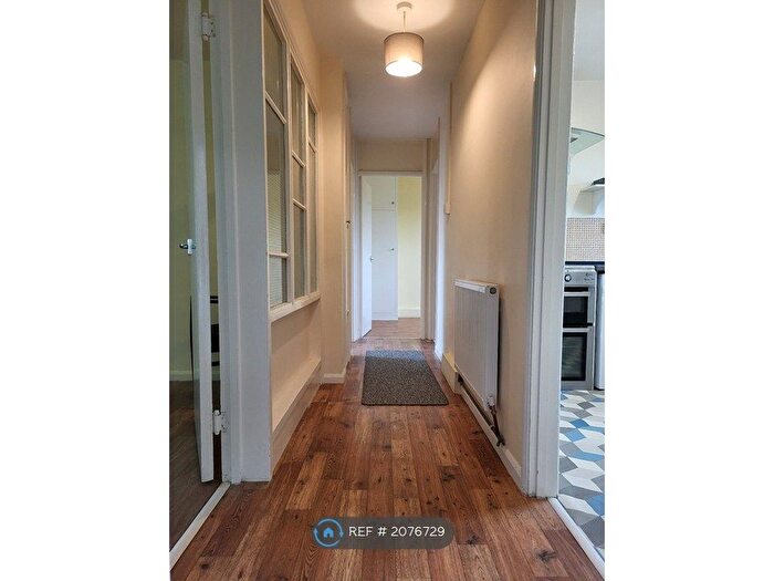 2 Bedroom Flat To Rent In New Barn Avenue, Cheltenham, GL52