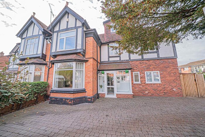 6 Bedroom Semi Detached House For Sale In Longmore Road, Shirley, B90