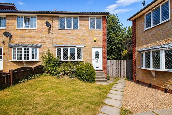 3 Bedroom End Of Terrace House For Sale In Dale Close, Ossett, WF5