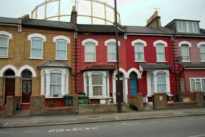 2 Bedroom Flat To Rent In Hornsey Park Road, Wood Green, London, N8