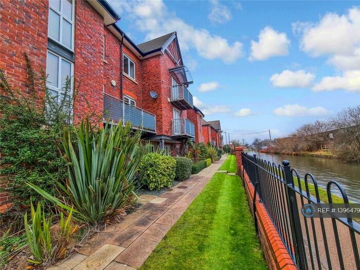 3 Bedroom Semi-Detached House To Rent In Waterside, Sale, M33