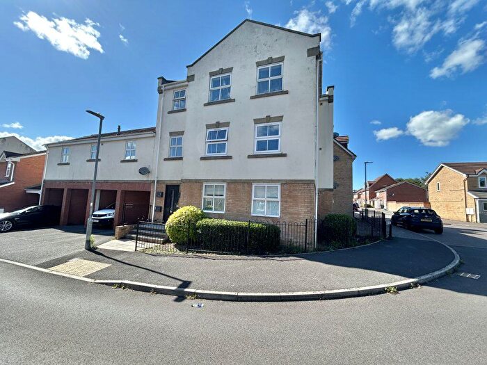 2 Bedroom Flat For Sale In Ermine Street, Yeovil, Somerset, BA21
