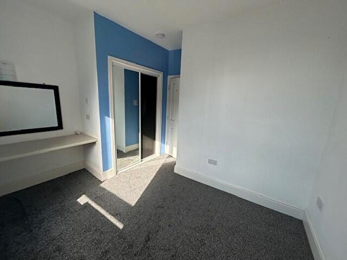 1 Bedroom Flat To Rent In / Cleghorn Street, Dundee, DD2