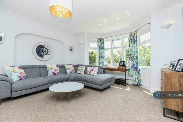 3 Bedroom Maisonette To Rent In Queens Park South Drive, Bournemouth, BH8