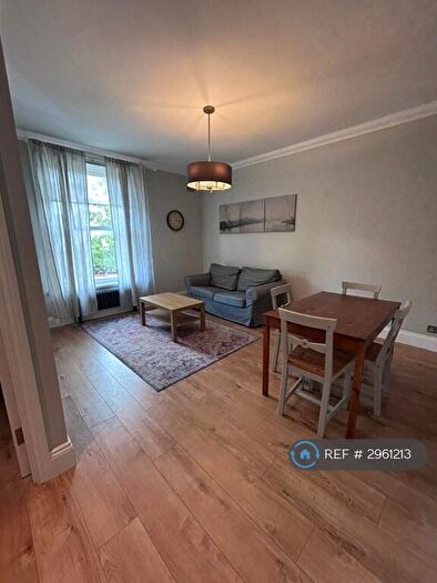 2 Bedroom Flat To Rent In Invermene House, Epsom, KT17
