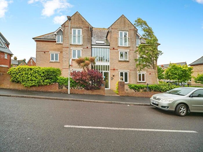 2 Bedroom Flat For Sale In Cross Road, Weymouth, Dorset, DT4