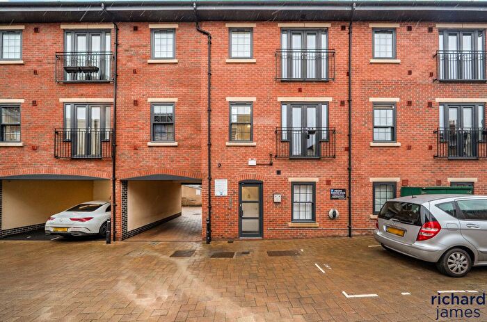 2 Bedroom Flat For Sale In Old Brewery Lane, Swindon, SN1