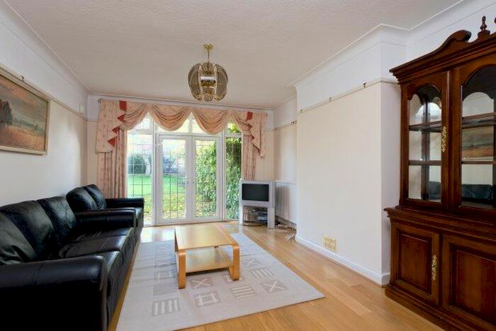 4 Bedroom Property To Rent In Holland Avenue, London, SW20