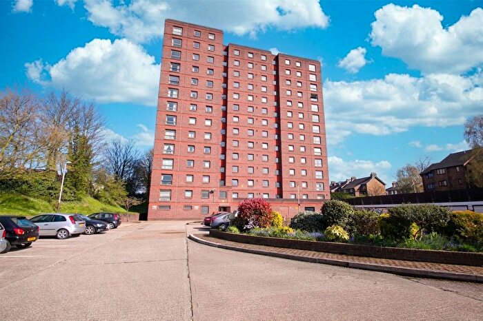 1 Bedroom Flat To Rent In Chiltern View Road, Uxbridge, UB8