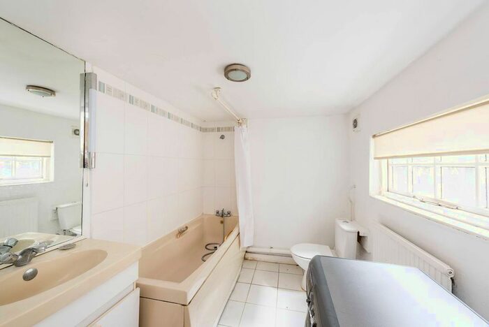 1 Bedroom Flat To Rent In Grosvenor Road, Pimlico, London, SW1V