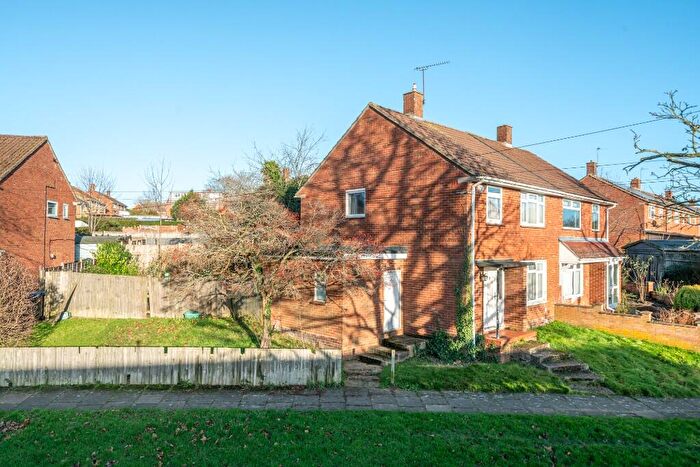 3 Bedroom Semi-Detached House For Sale In Great Elms Road, Hemel Hempstead, Hertfordshire, HP3