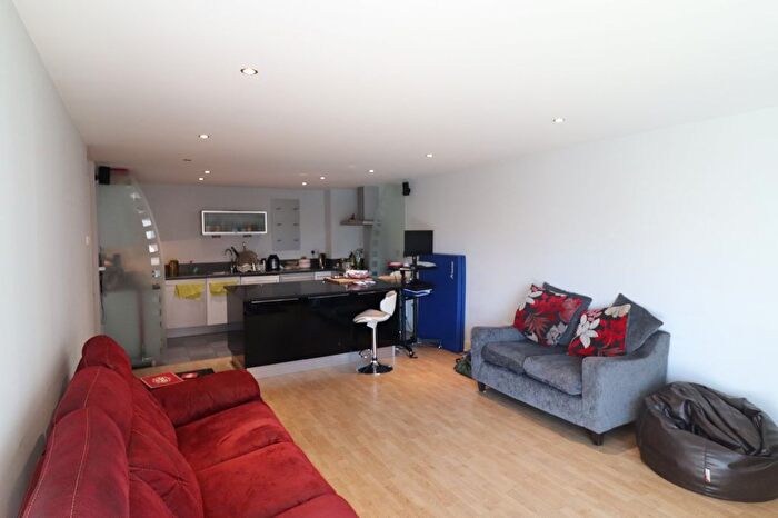 2 Bedroom Flat To Rent In Crews Street, London, E14