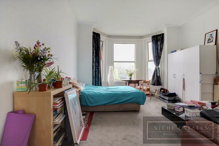 Studio To Rent In Nether Street, Finchley Central, London, N3