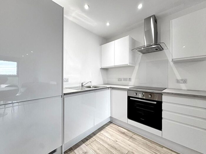 2 Bedroom Flat To Rent In Winchcombe Rd, Carshalton, SM5