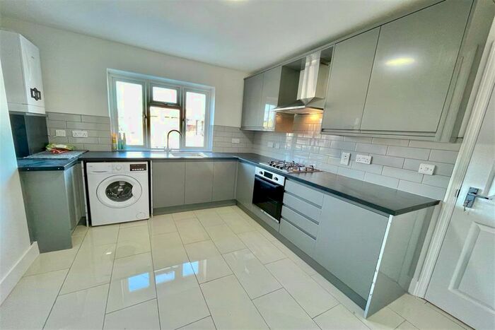 6 Bedroom Flat To Rent In Longbridge Road, Barking, IG11