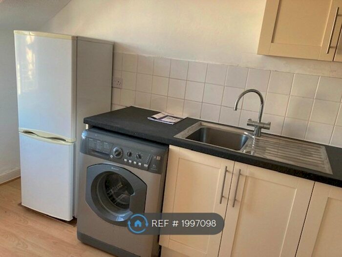 2 Bedroom Flat To Rent In Colwyn Bay, Colwyn Bay, LL29