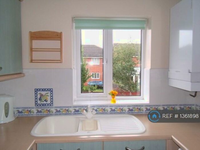 2 Bedroom Maisonette To Rent In Bramley Close, Oswaldtwistle, Accrington, BB5